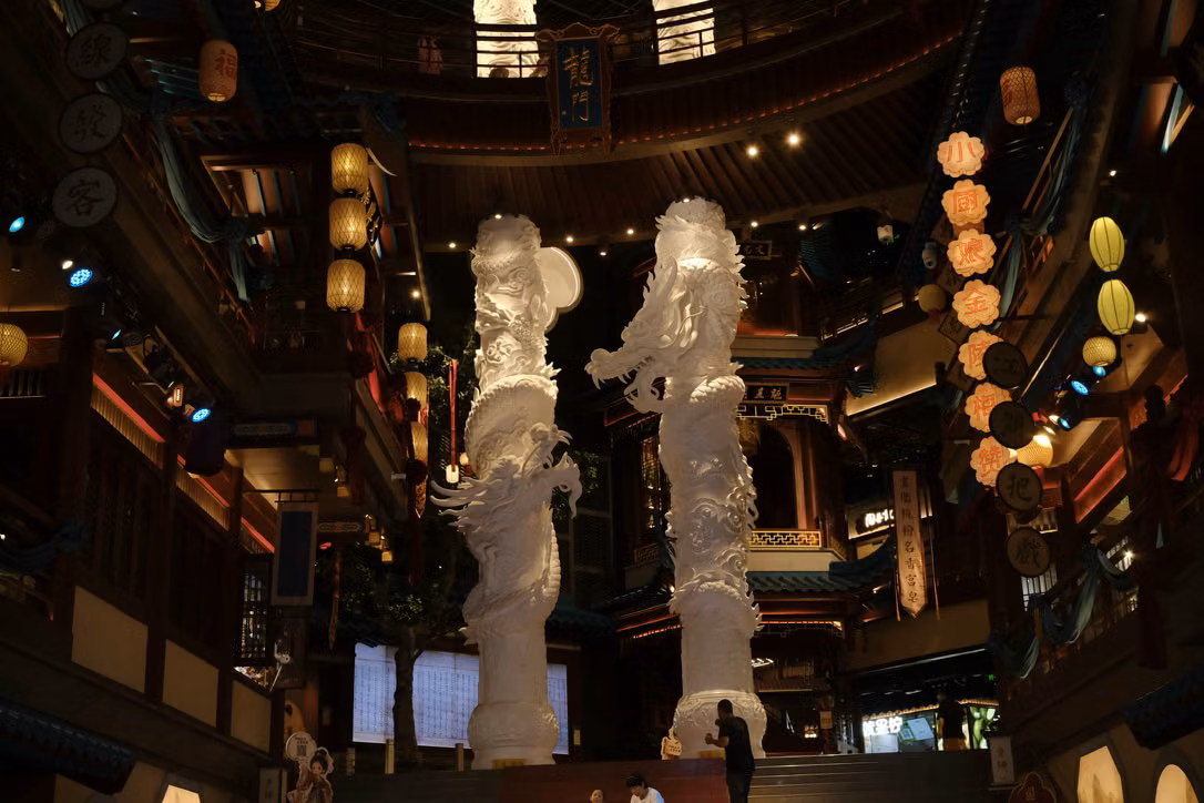 金陵长乐坊的大门进去超级好看，像武侠游戏